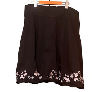 Jessica Size 16 black with white stitched floral design
